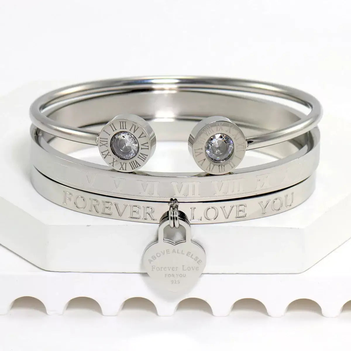 women's stainless steel bracelet, women's gold bracelet, elegant women's bangle, women's luxury bracelet, tarnish-resistant bracelet, roman numerals bracelet, women's bracelet set, women's gift bracelet, modern and sophisticated bracelet, everyday women's bracelet