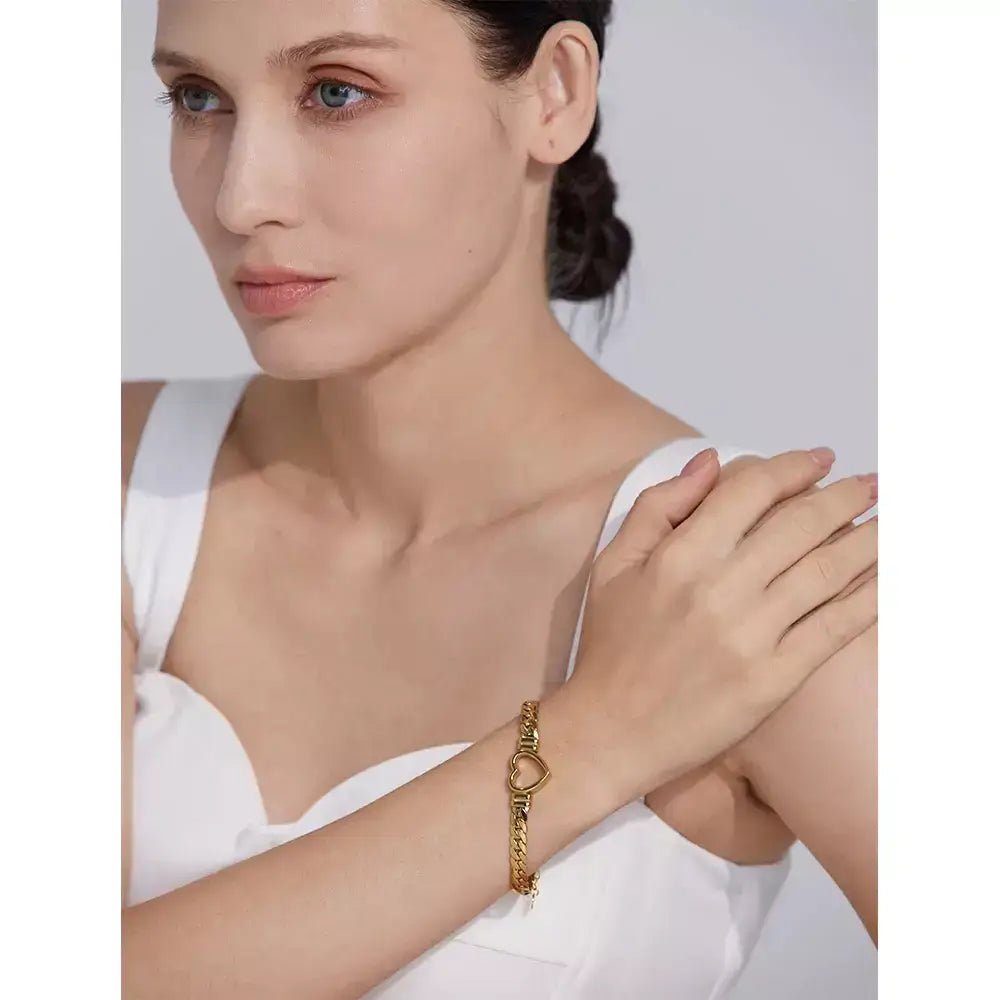women’s heart bracelet, heart bracelet for women, gold heart bracelet, silver heart bracelet, stainless steel heart bracelet, elegant bracelet for women, meaningful jewellery for her, dainty heart bracelet, bracelet gift for girlfriend, adjustable heart bracelet, romantic gift for her UK, minimalist heart bracelet